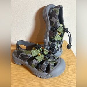 Keen Sunsport Green Camo Water Shoes Sandals Kids Toddler Sz 6